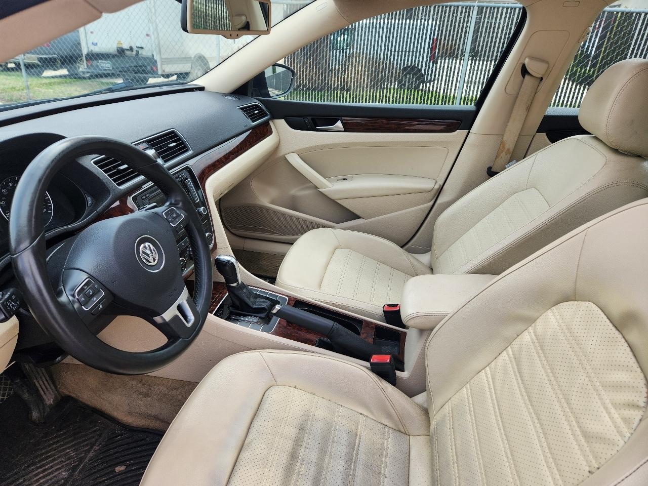 Volkswagen Passat 4dr Sdn 2.5L Auto SEL 2012