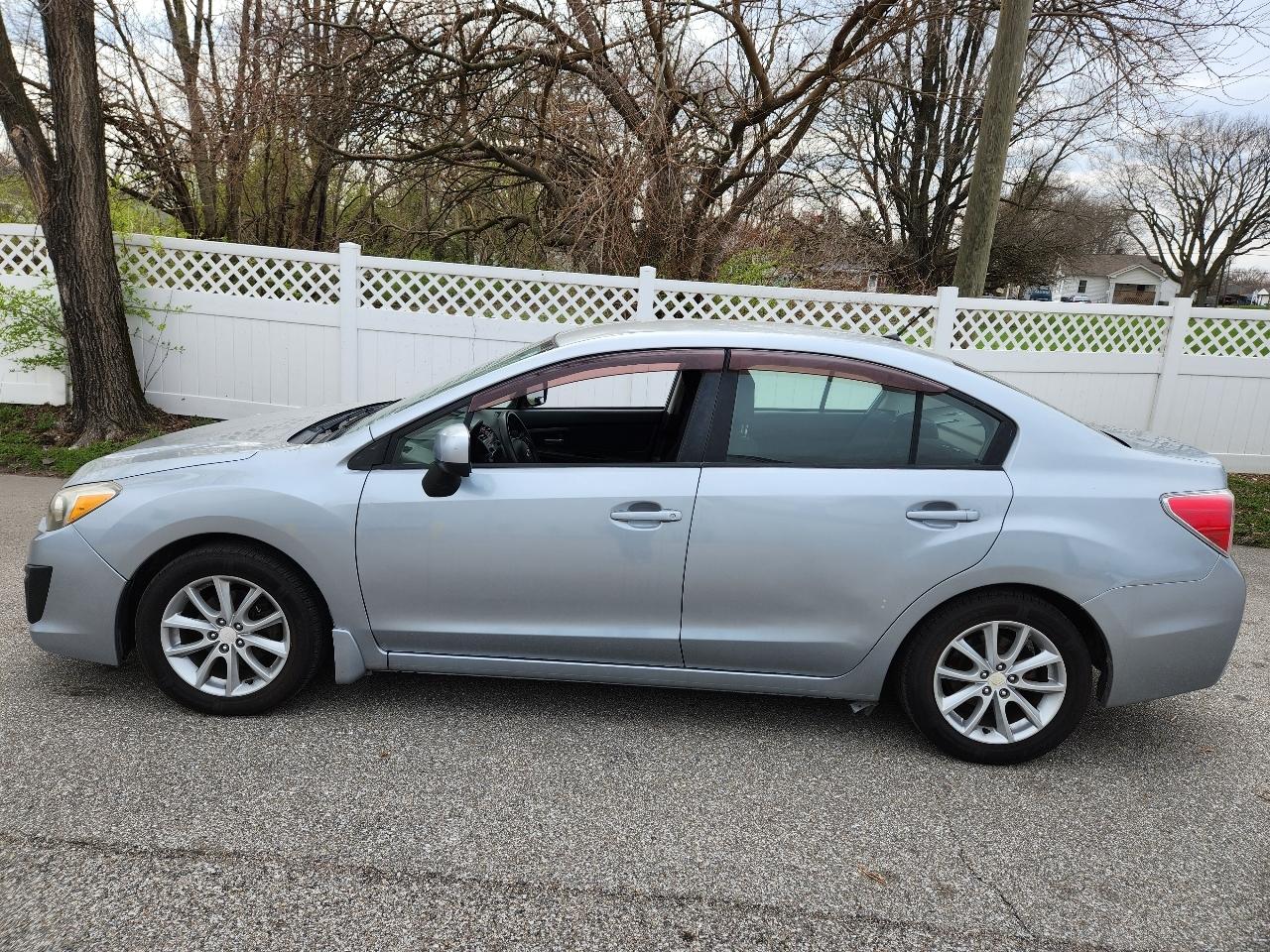 Subaru Impreza Sedan 4dr Auto 2.0i Premium 2012