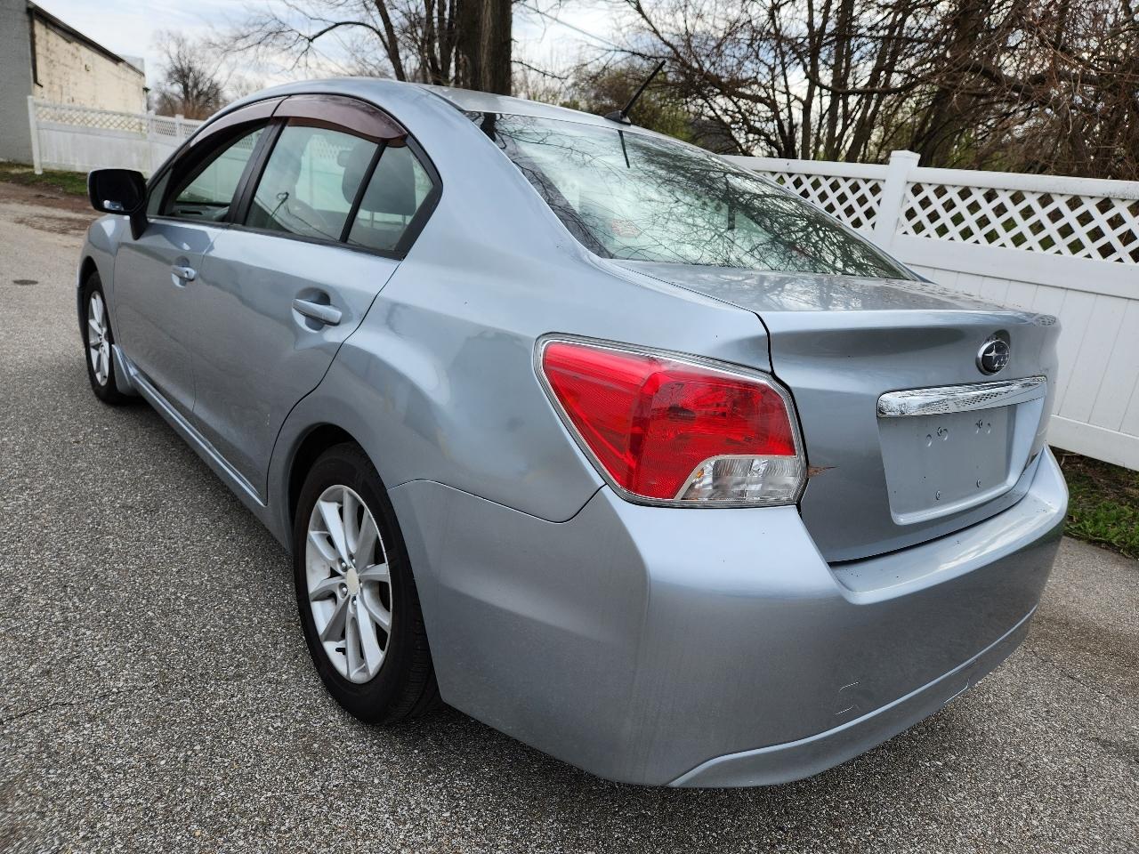 Subaru Impreza Sedan 4dr Auto 2.0i Premium 2012