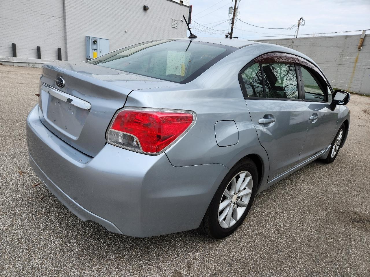 Subaru Impreza Sedan 4dr Auto 2.0i Premium 2012