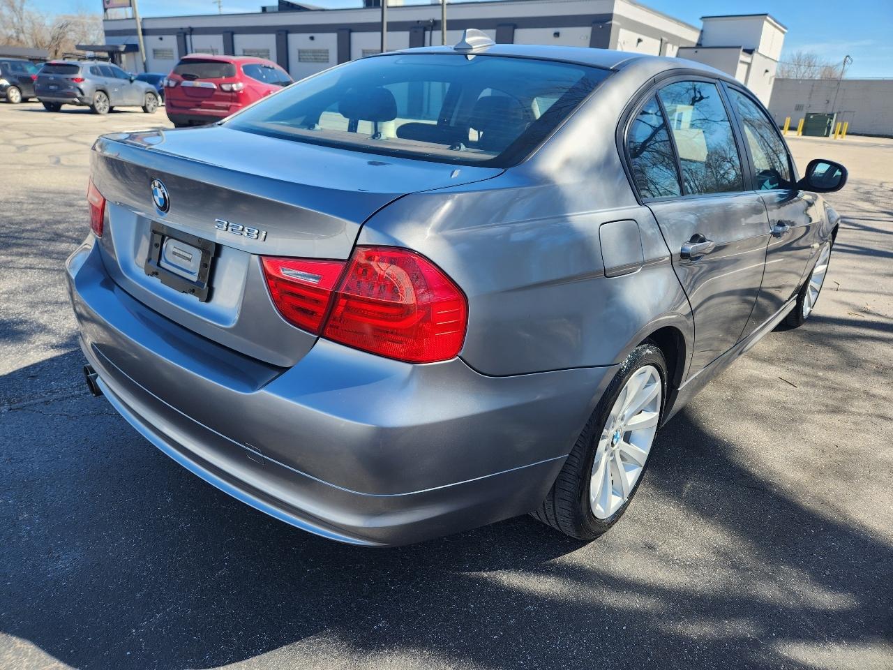 BMW 3 Series 4dr Sdn 328i xDrive AWD South Africa 2011