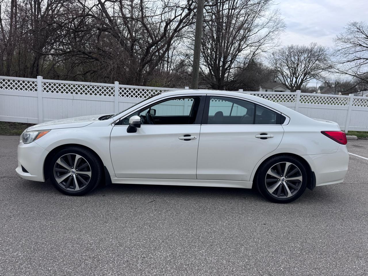 Subaru Legacy 4dr Sdn 2.5i Limited 2015