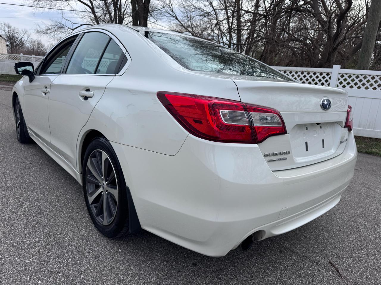 Subaru Legacy 4dr Sdn 2.5i Limited 2015
