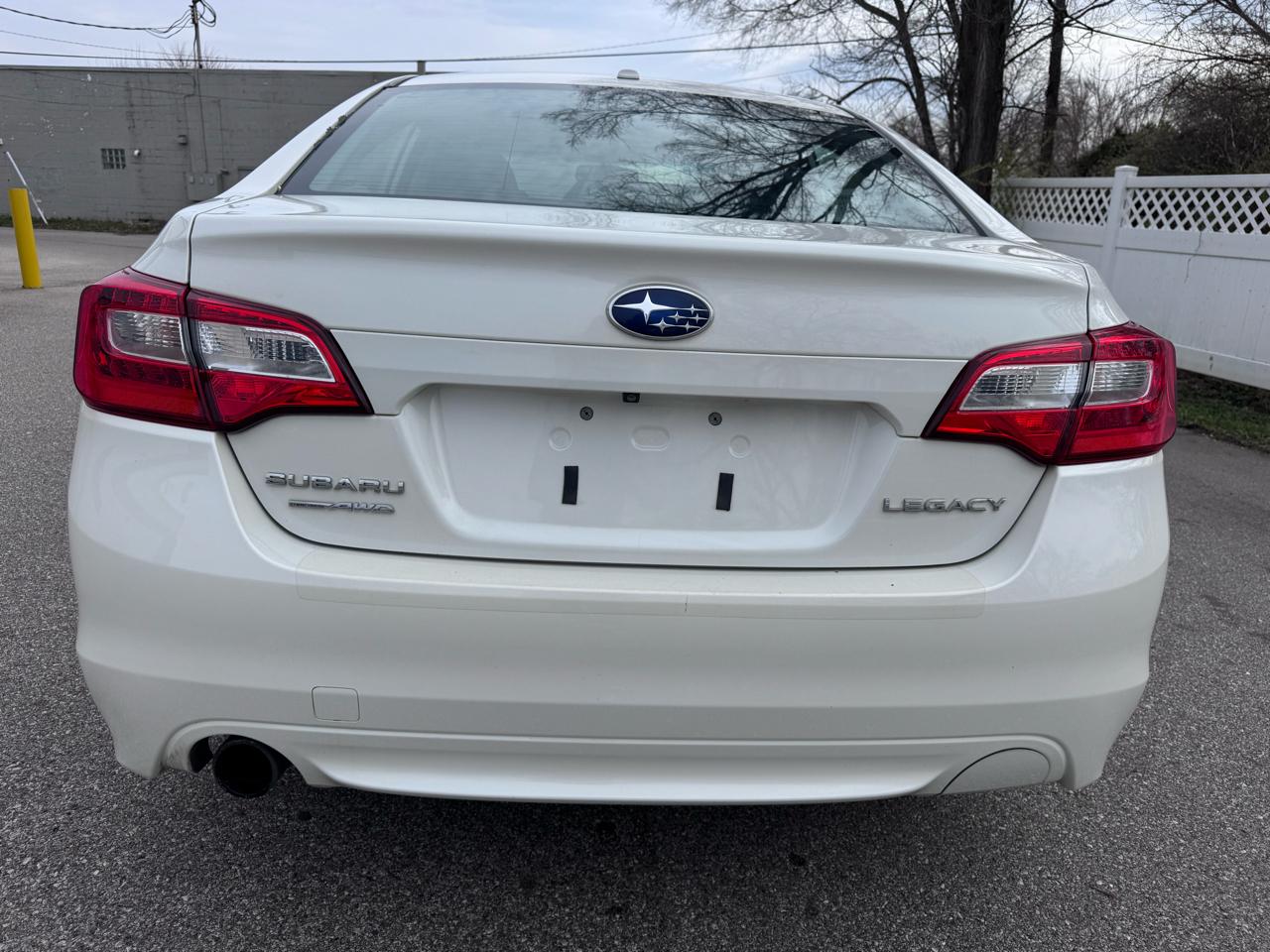 Subaru Legacy 4dr Sdn 2.5i Limited 2015