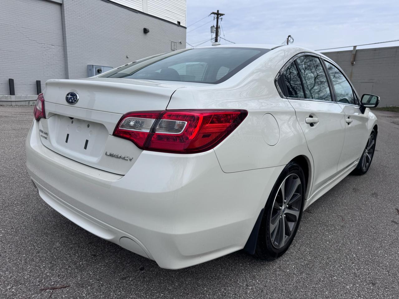 Subaru Legacy 4dr Sdn 2.5i Limited 2015