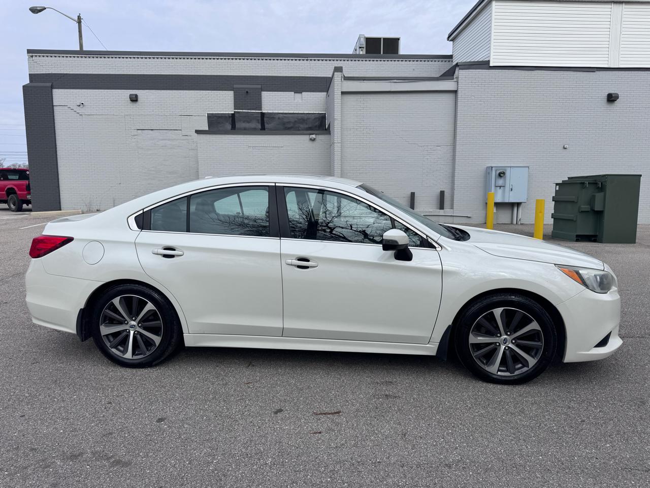 Subaru Legacy 4dr Sdn 2.5i Limited 2015