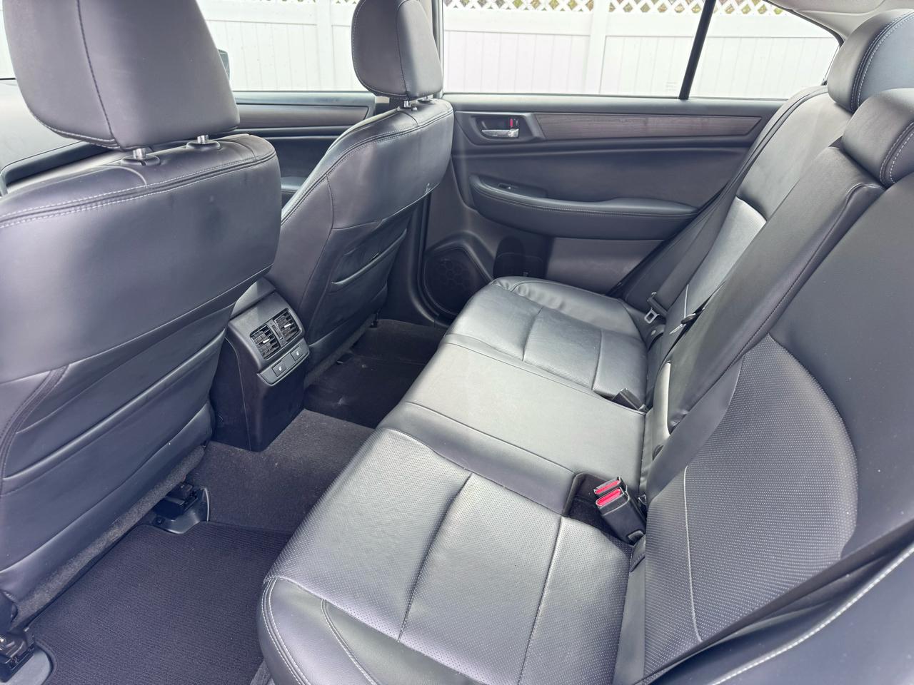 Subaru Legacy 4dr Sdn 2.5i Limited 2015