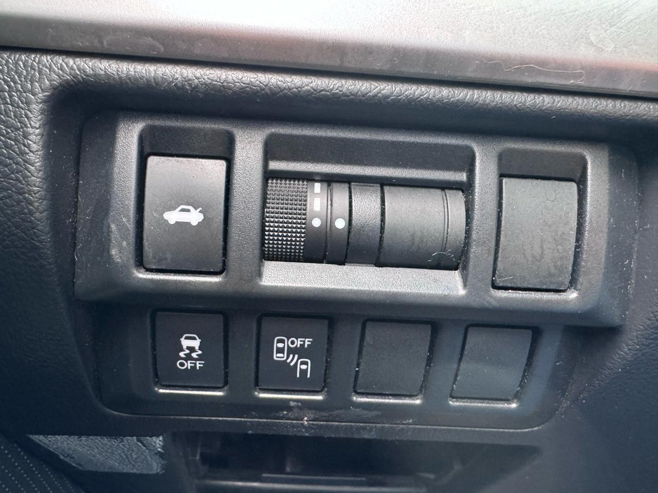 Subaru Legacy 4dr Sdn 2.5i Limited 2015