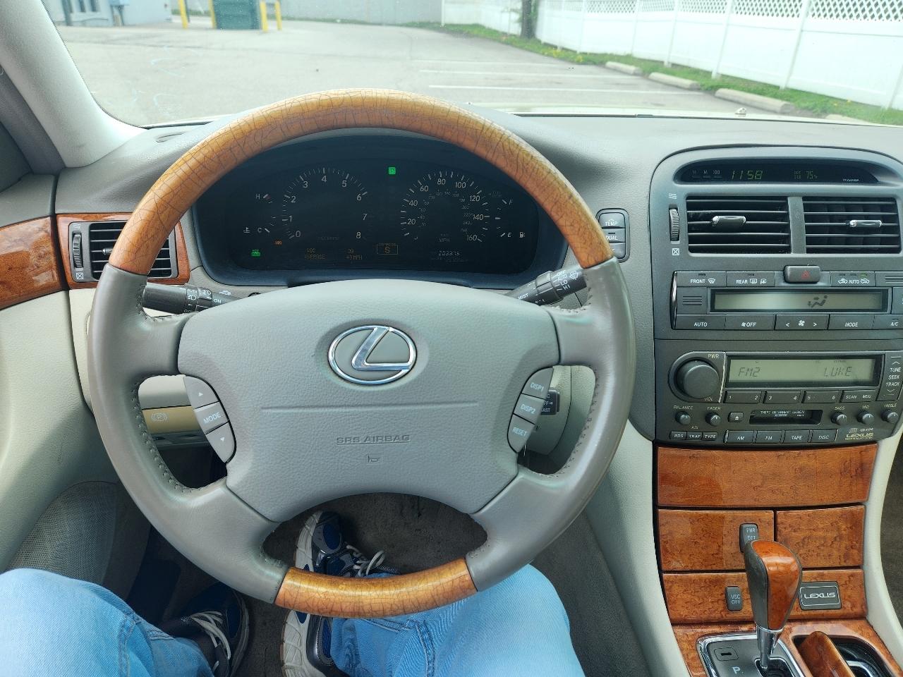 Lexus LS 430 4dr Sdn 2001