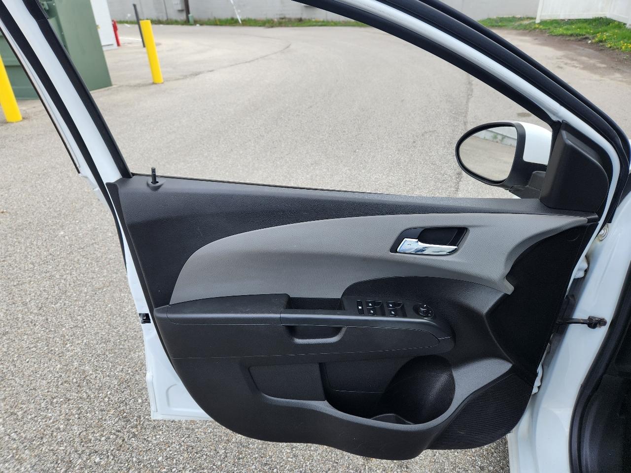 Chevrolet Sonic 5dr HB LTZ 2LZ 2012