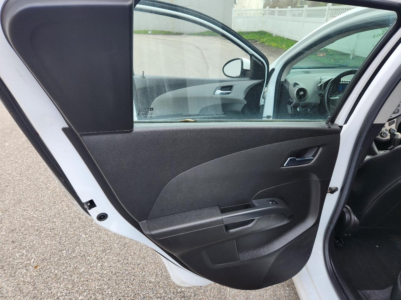 Chevrolet Sonic 5dr HB LTZ 2LZ 2012