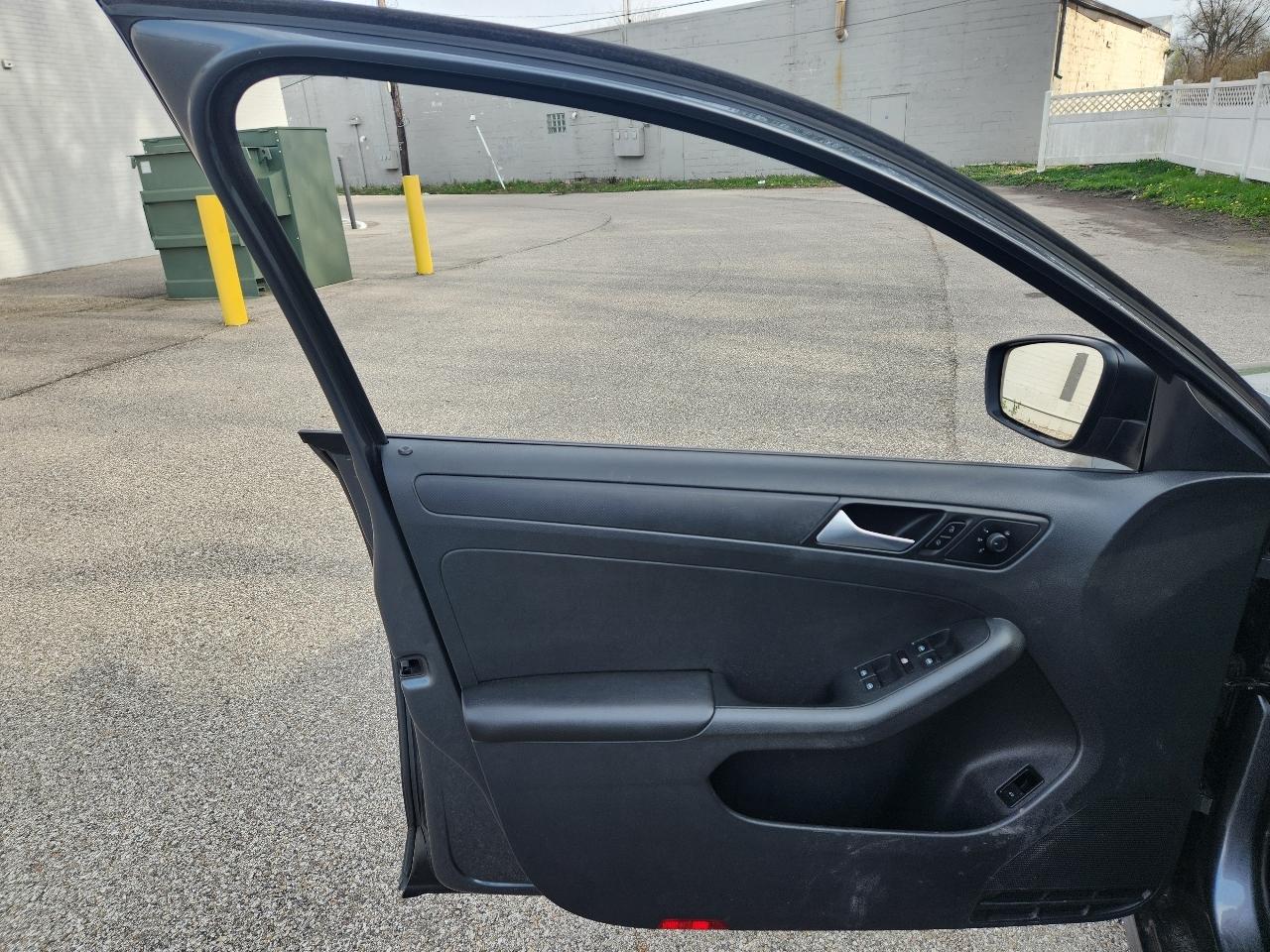 Volkswagen Jetta Sedan 4dr Auto 2.0L S 2015