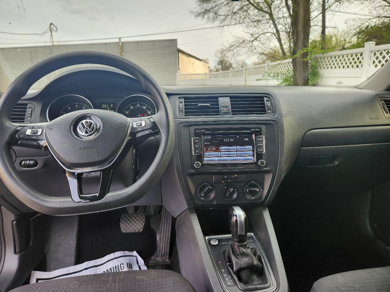 Volkswagen Jetta Sedan 4dr Auto 2.0L S 2015