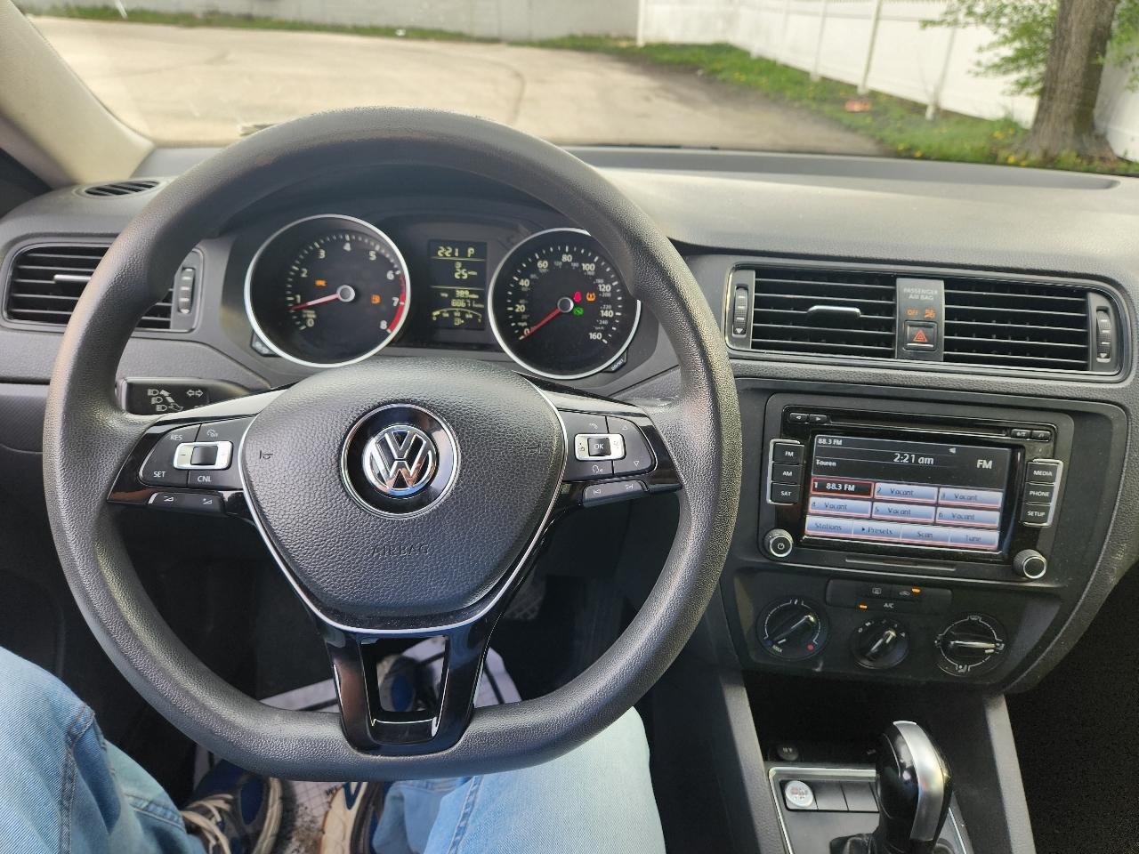 Volkswagen Jetta Sedan 4dr Auto 2.0L S 2015