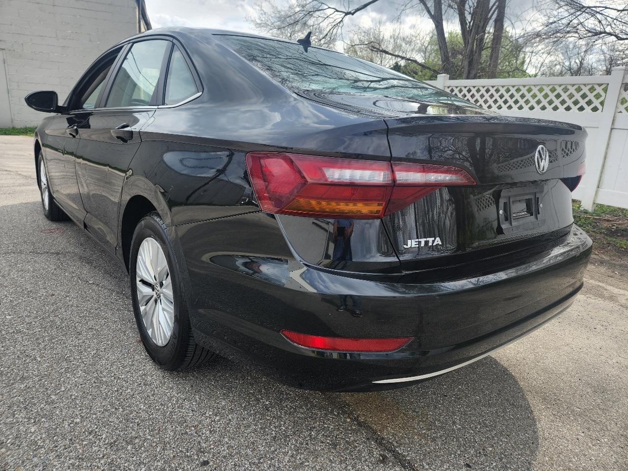 Volkswagen Jetta R-Line Auto w/SULEV 2019