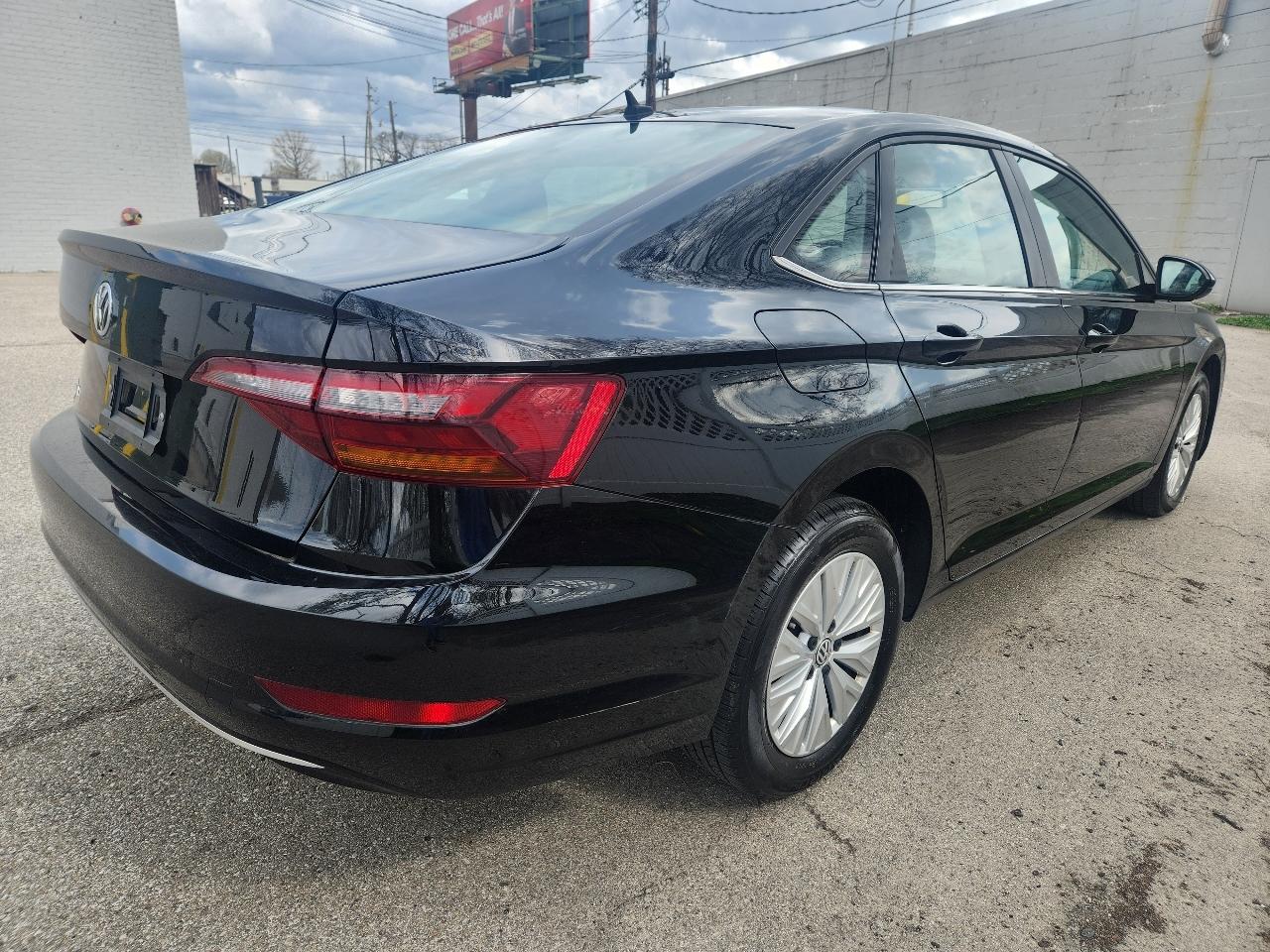 Volkswagen Jetta R-Line Auto w/SULEV 2019