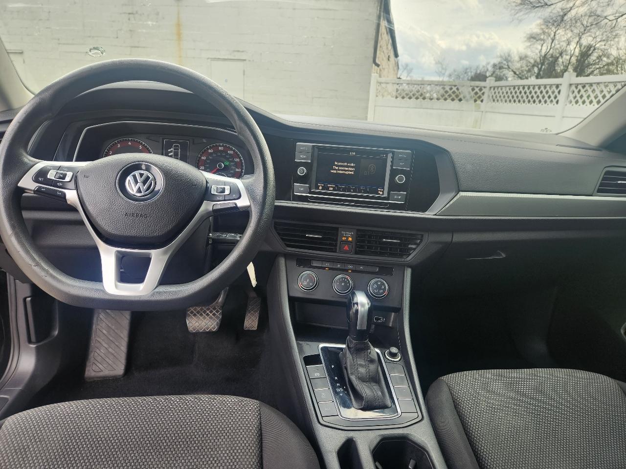 Volkswagen Jetta R-Line Auto w/SULEV 2019