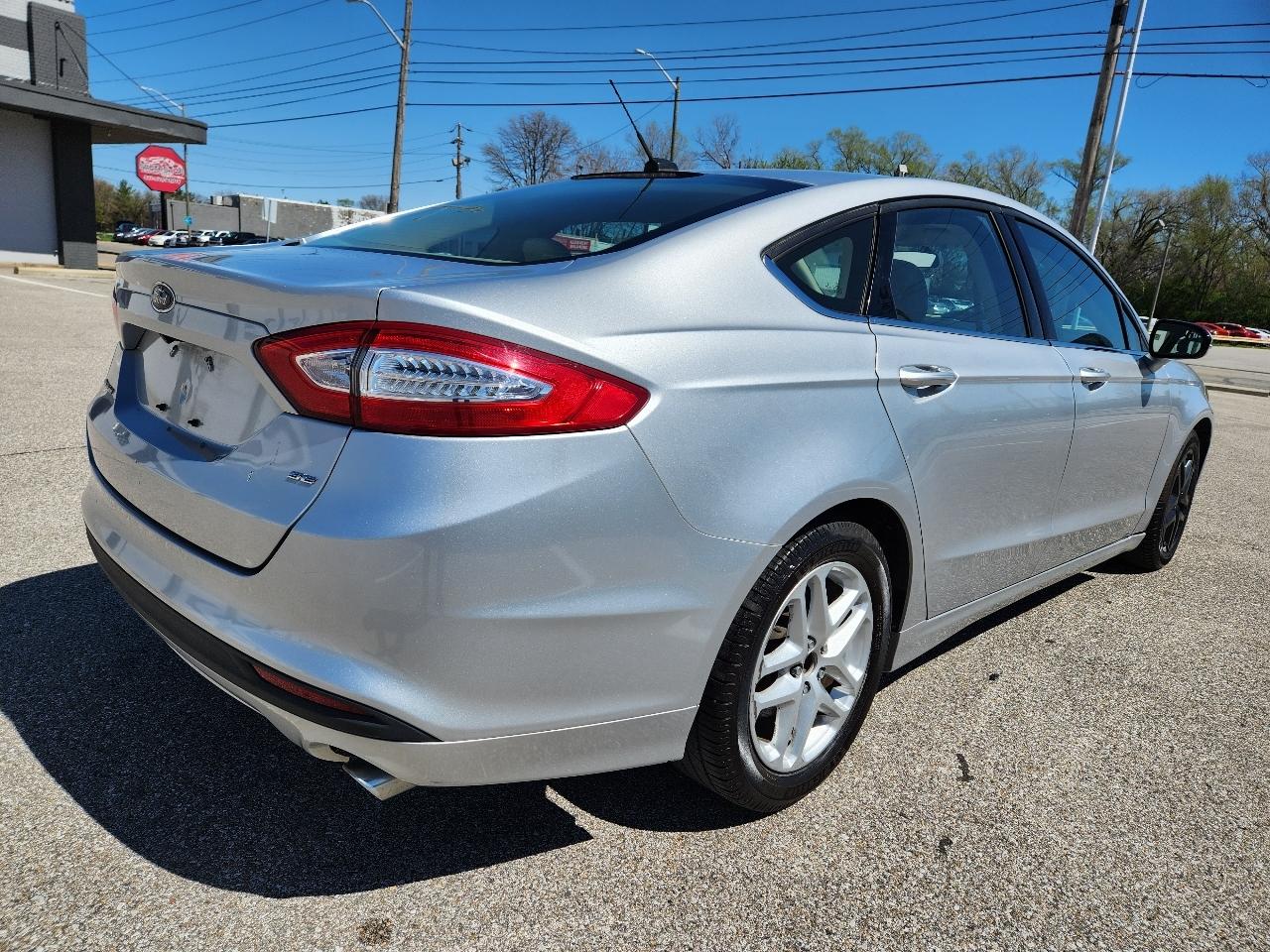 Ford Fusion 4dr Sdn SE FWD 2016