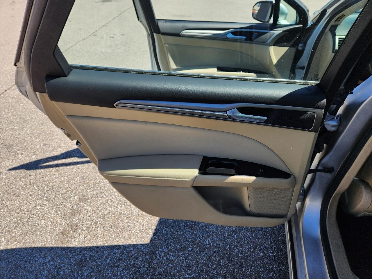 Ford Fusion 4dr Sdn SE FWD 2016