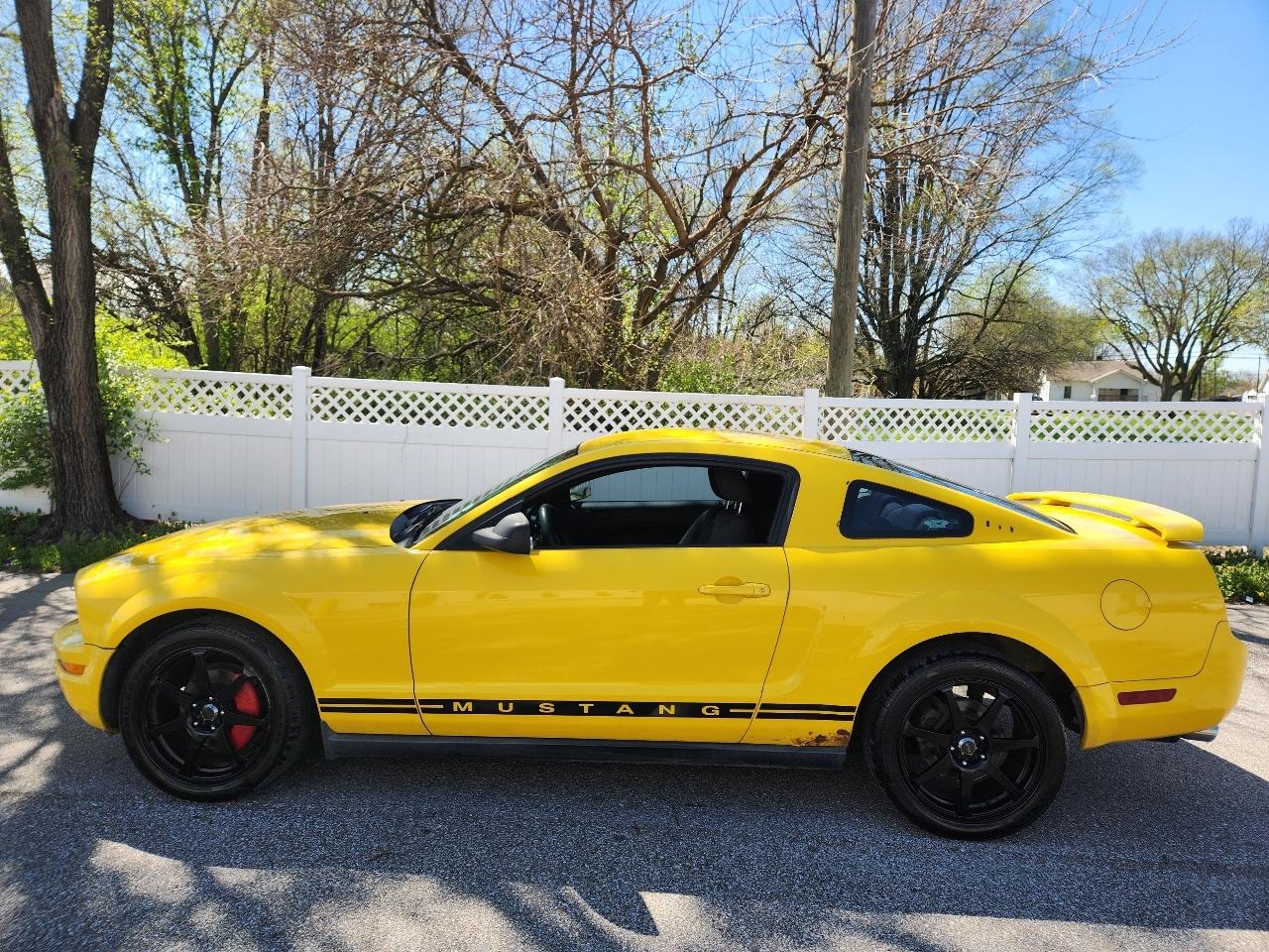 Ford Mustang 2dr Cpe Premium 2005