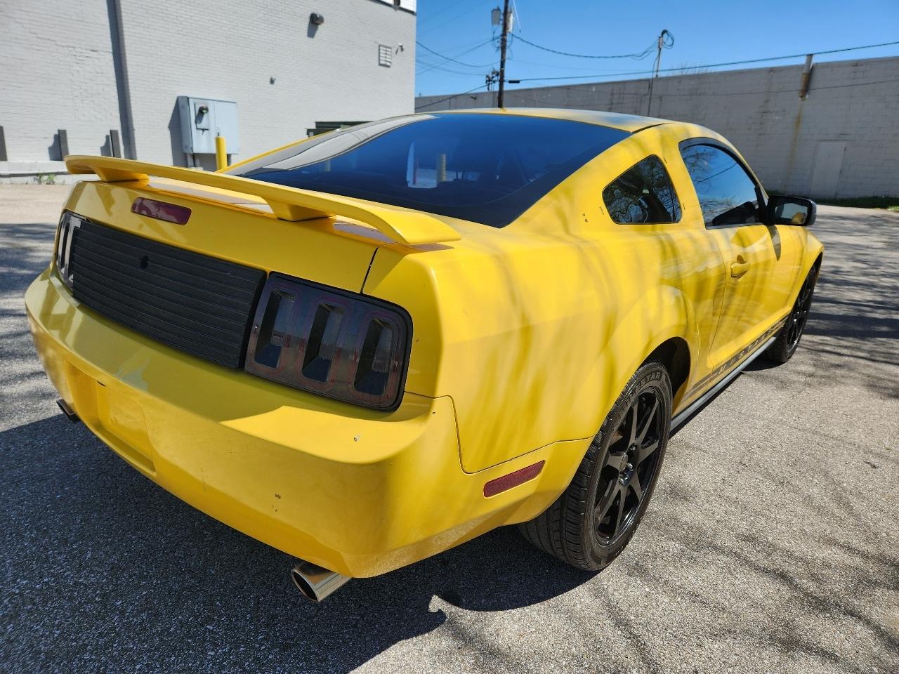 Ford Mustang 2dr Cpe Premium 2005