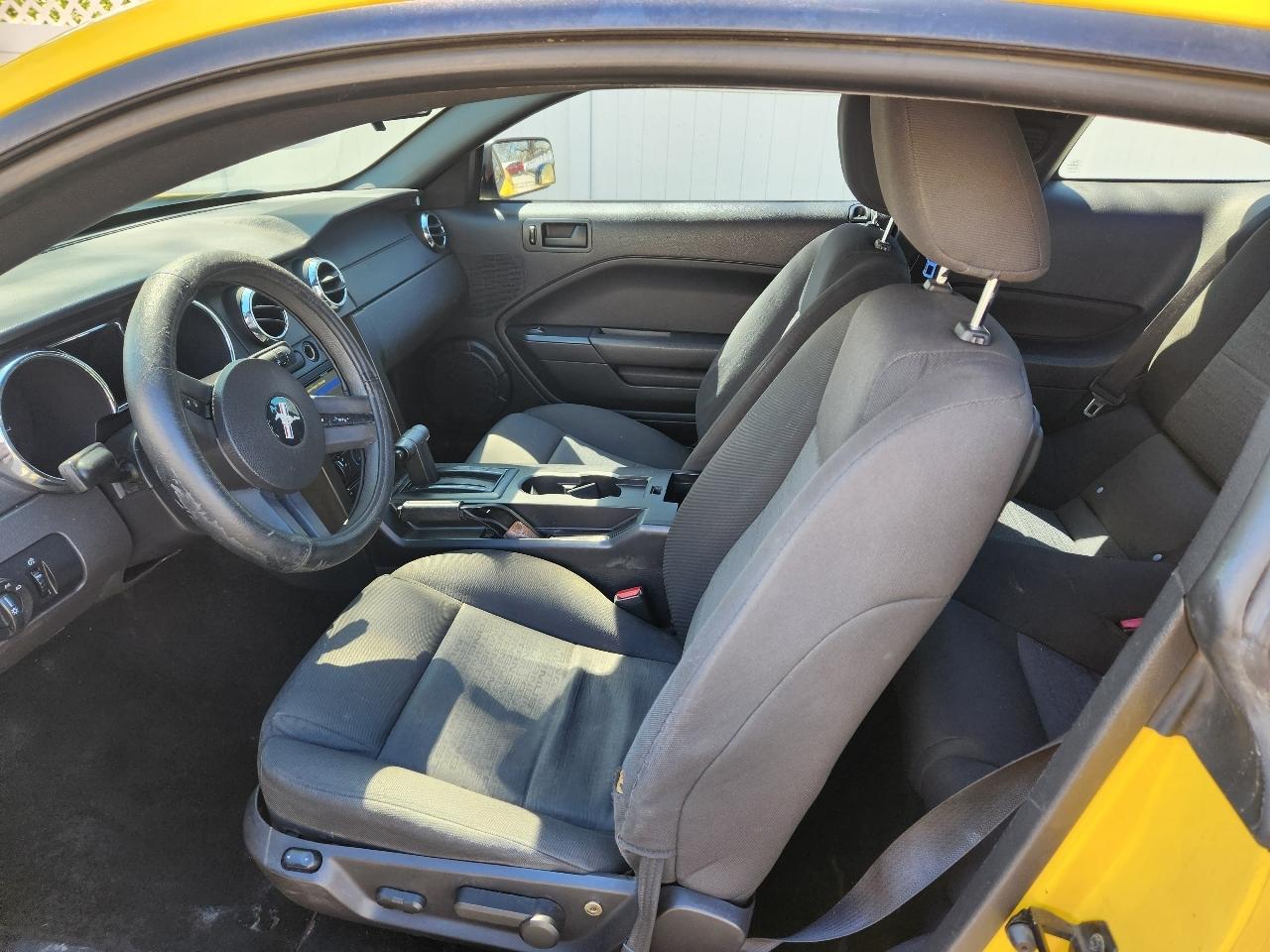 Ford Mustang 2dr Cpe Premium 2005