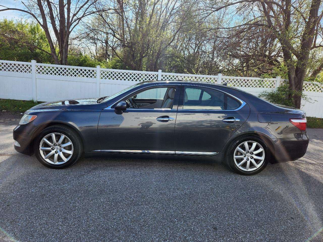 Lexus LS 460 4dr Sdn 2007