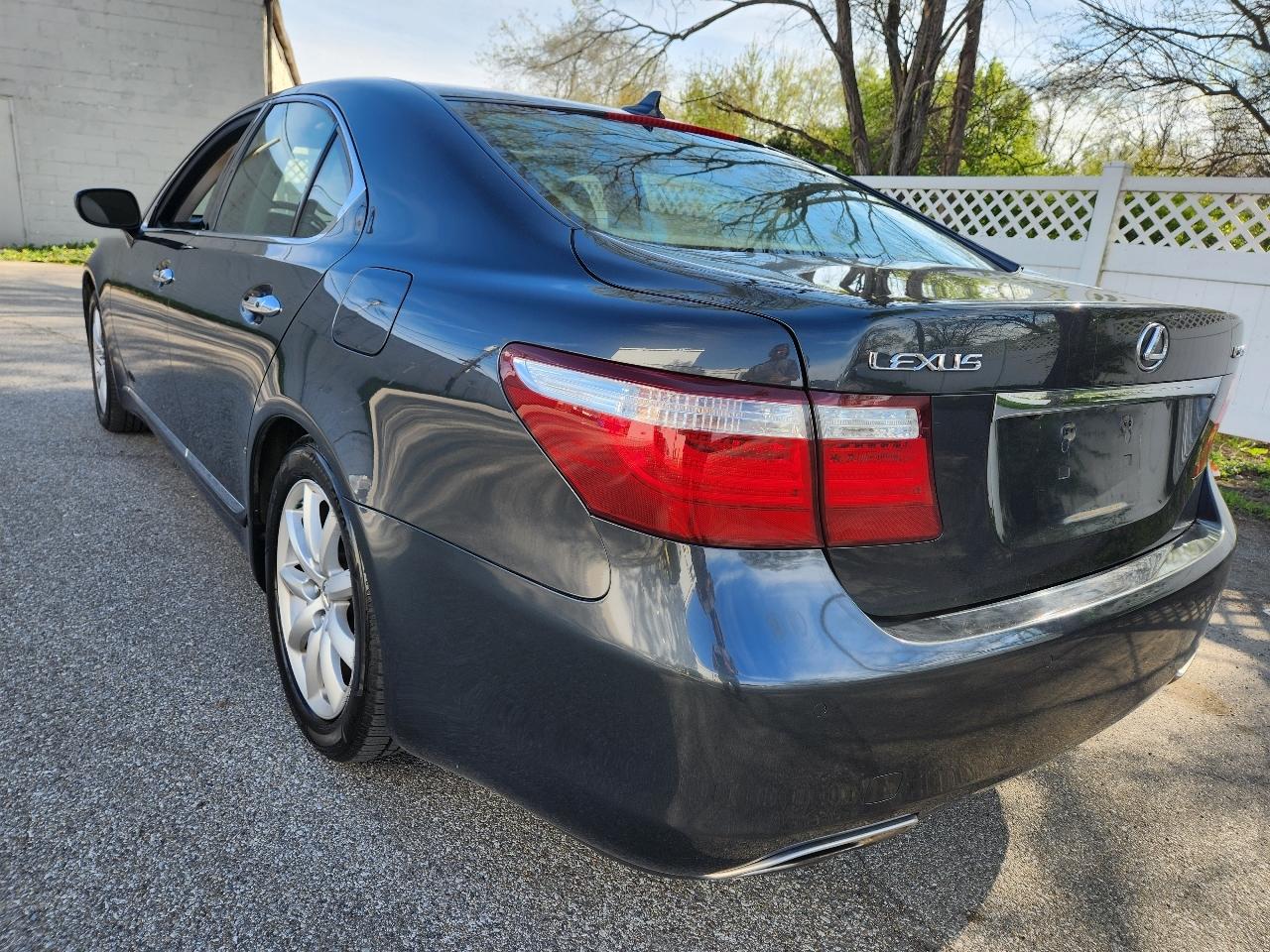 Lexus LS 460 4dr Sdn 2007