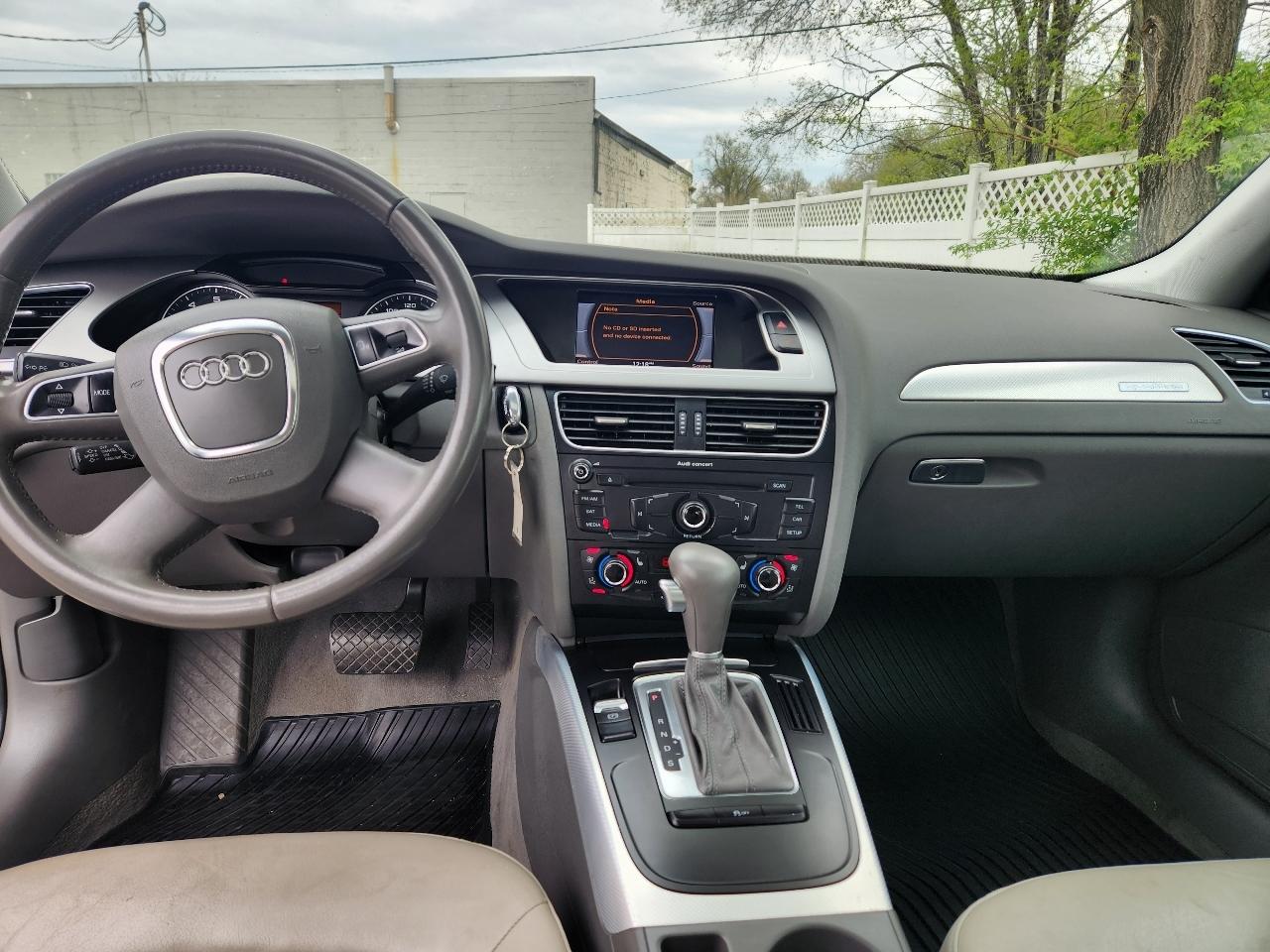 Audi A4 4dr Sdn Auto quattro 2.0T Premium Plus 2011