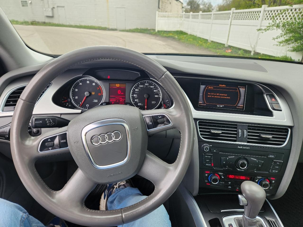 Audi A4 4dr Sdn Auto quattro 2.0T Premium Plus 2011
