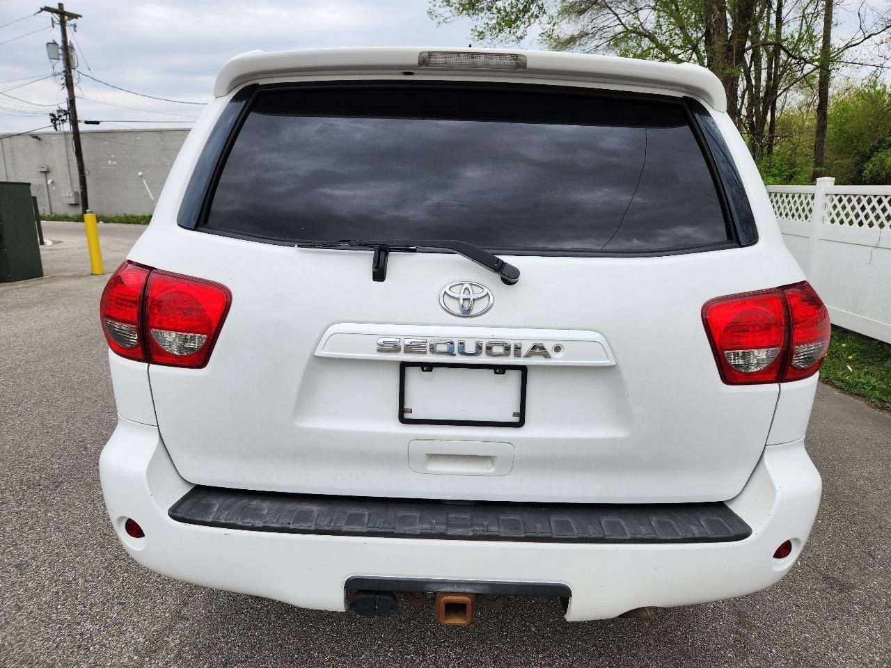 Toyota Sequoia RWD V8 6-Spd AT SR5 (Natl) 2011