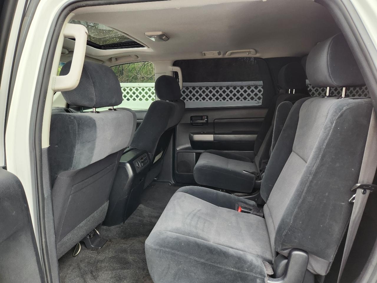 Toyota Sequoia RWD V8 6-Spd AT SR5 (Natl) 2011