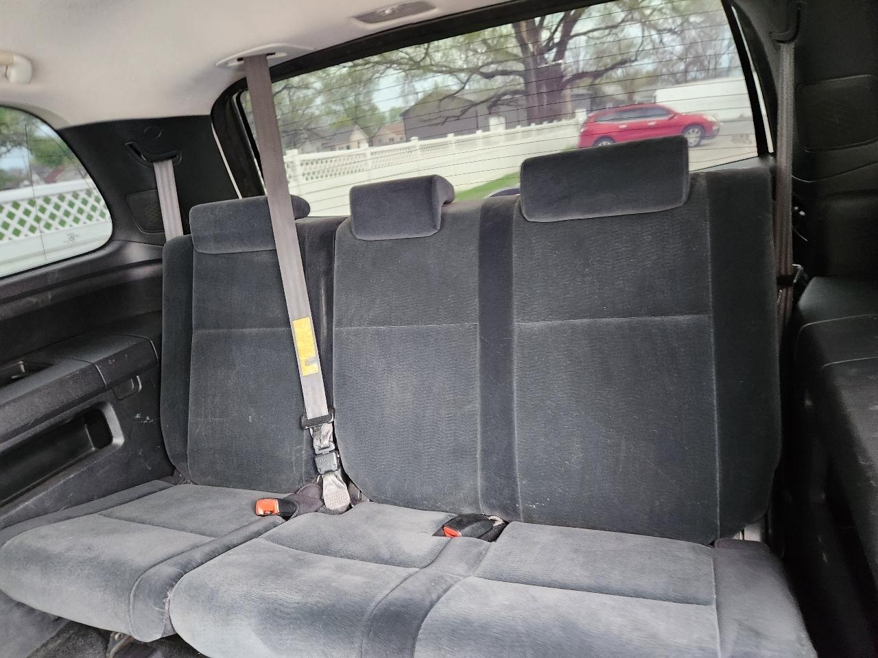 Toyota Sequoia RWD V8 6-Spd AT SR5 (Natl) 2011