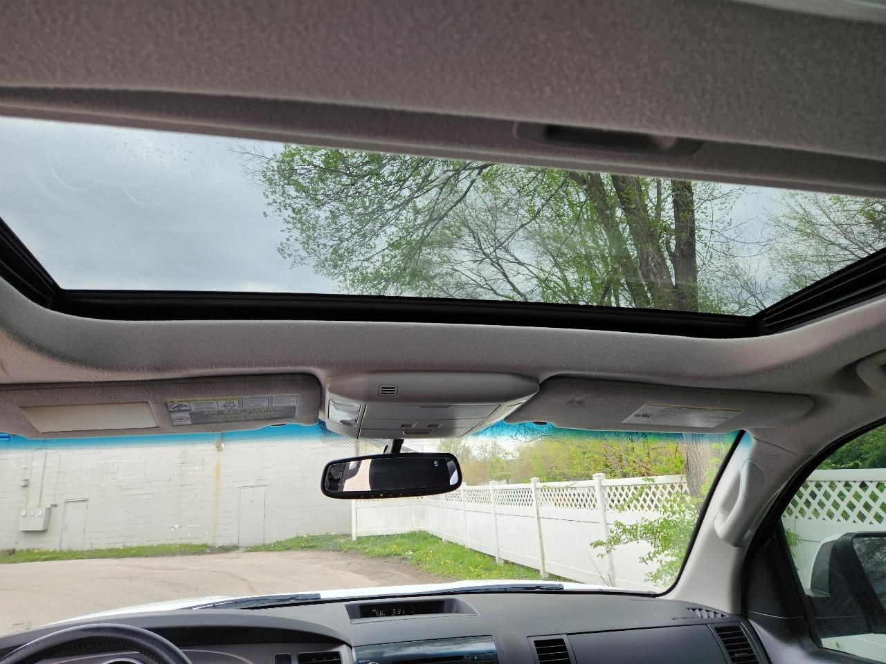 Toyota Sequoia RWD V8 6-Spd AT SR5 (Natl) 2011