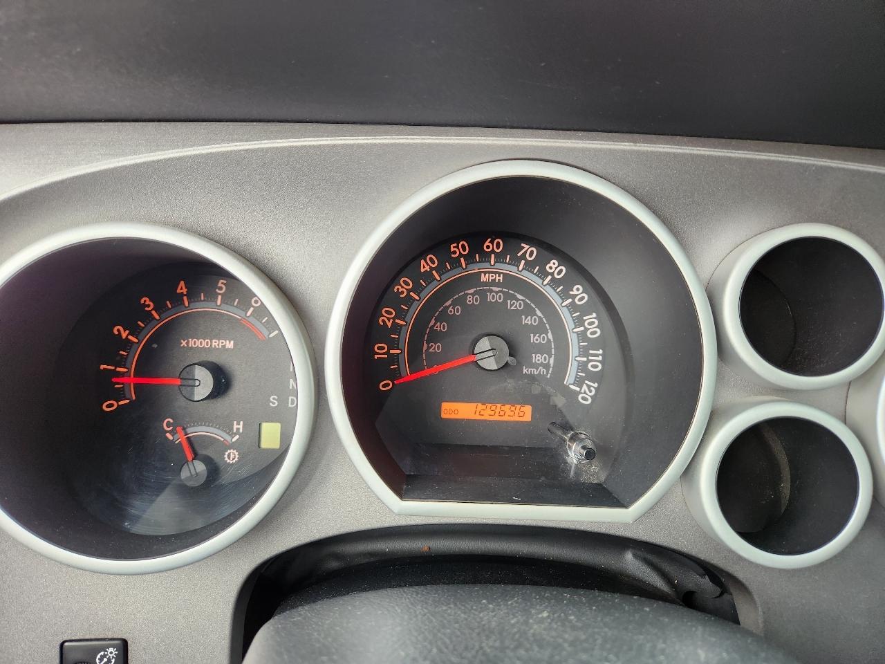 Toyota Sequoia RWD V8 6-Spd AT SR5 (Natl) 2011