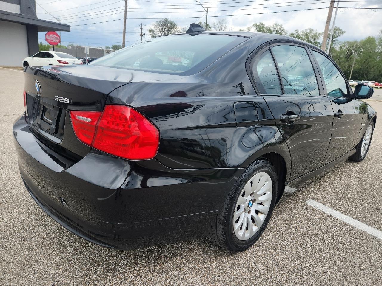 BMW 3 Series 4dr Sdn 328i xDrive AWD SULEV 2009