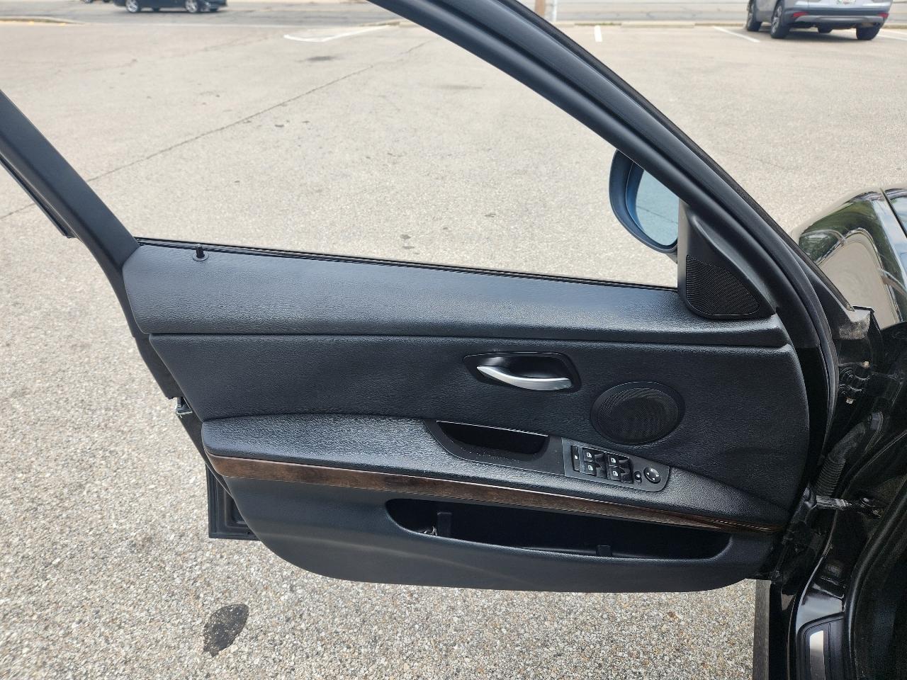 BMW 3 Series 4dr Sdn 328i xDrive AWD SULEV 2009