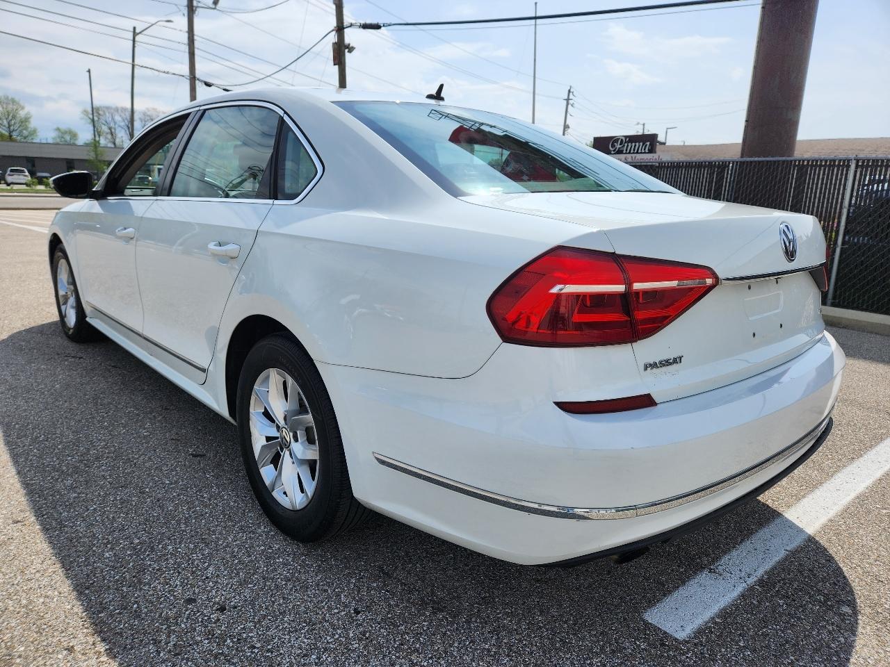 Volkswagen Passat 4dr Sdn 1.8T Auto S 2016