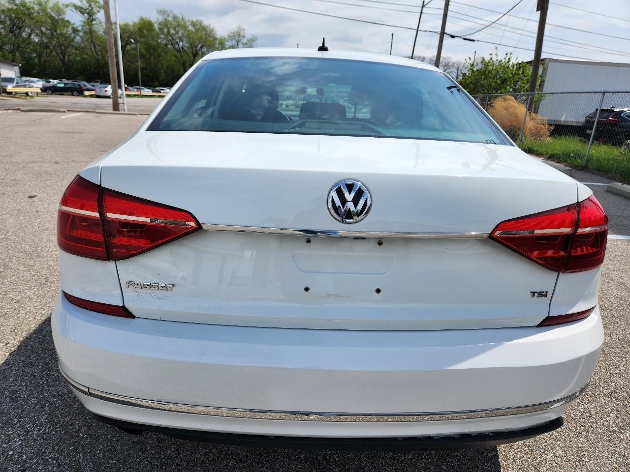 Volkswagen Passat 4dr Sdn 1.8T Auto S 2016