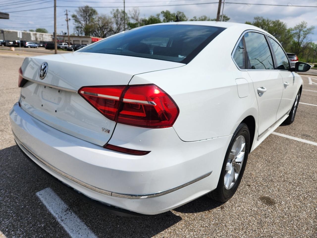 Volkswagen Passat 4dr Sdn 1.8T Auto S 2016