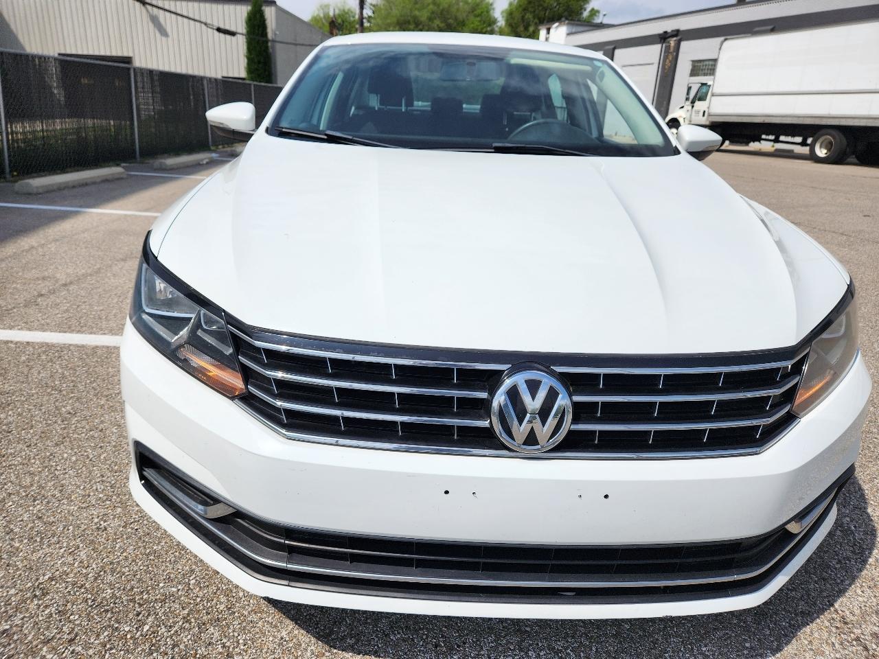 Volkswagen Passat 4dr Sdn 1.8T Auto S 2016