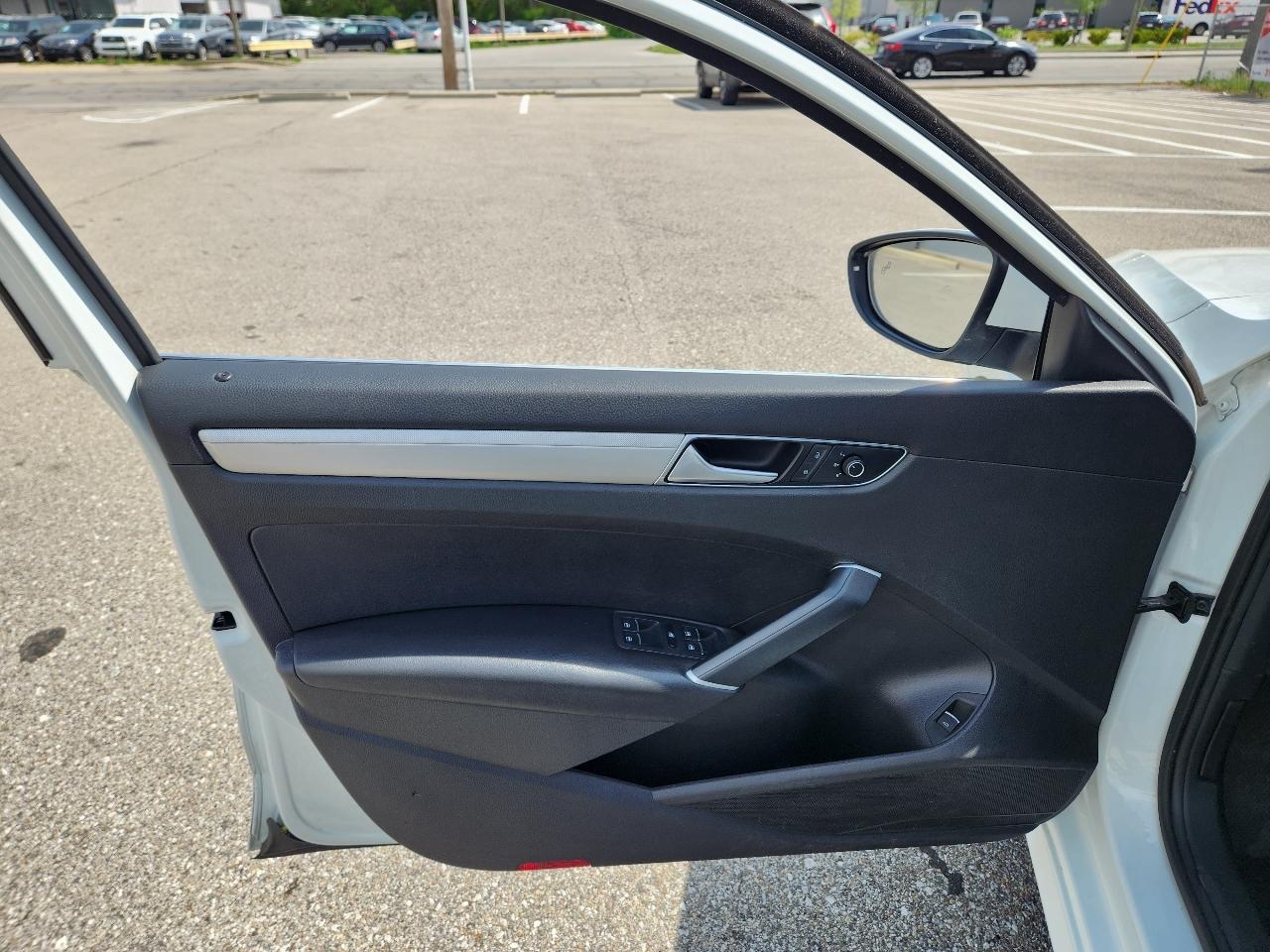 Volkswagen Passat 4dr Sdn 1.8T Auto S 2016