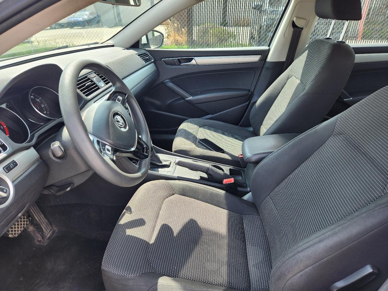 Volkswagen Passat 4dr Sdn 1.8T Auto S 2016