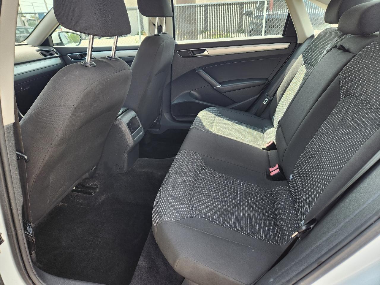 Volkswagen Passat 4dr Sdn 1.8T Auto S 2016