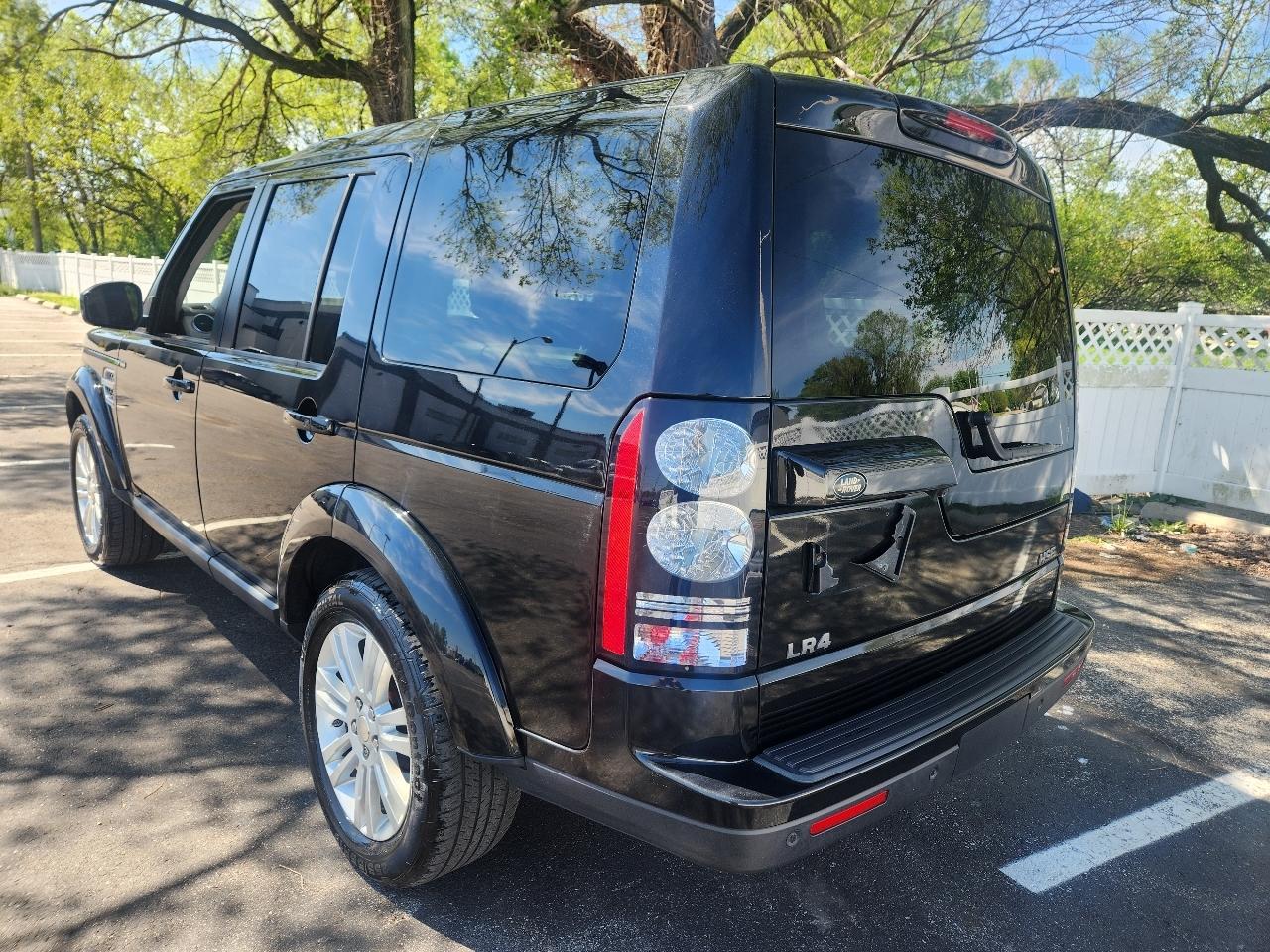 Land Rover LR4 4WD 4dr LUX 2014