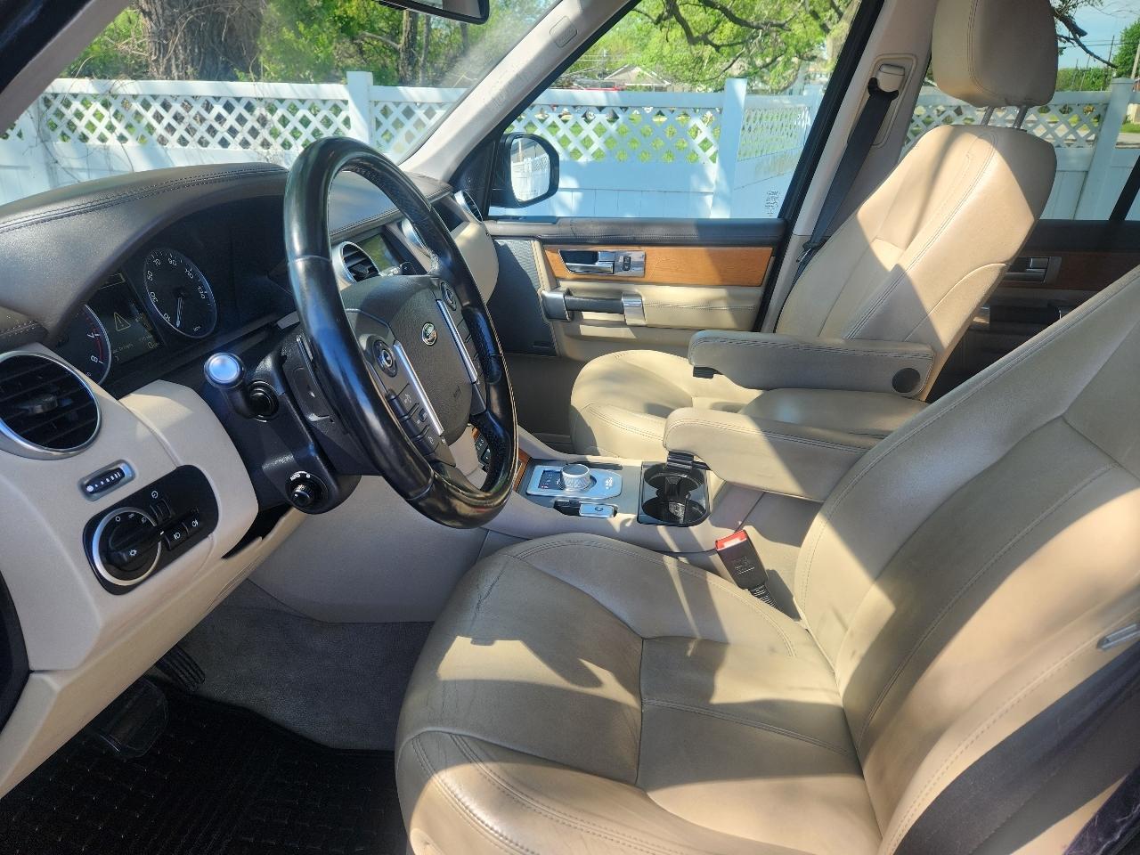 Land Rover LR4 4WD 4dr LUX 2014