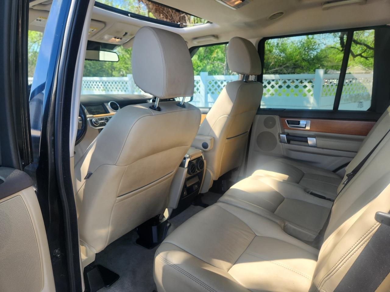 Land Rover LR4 4WD 4dr LUX 2014