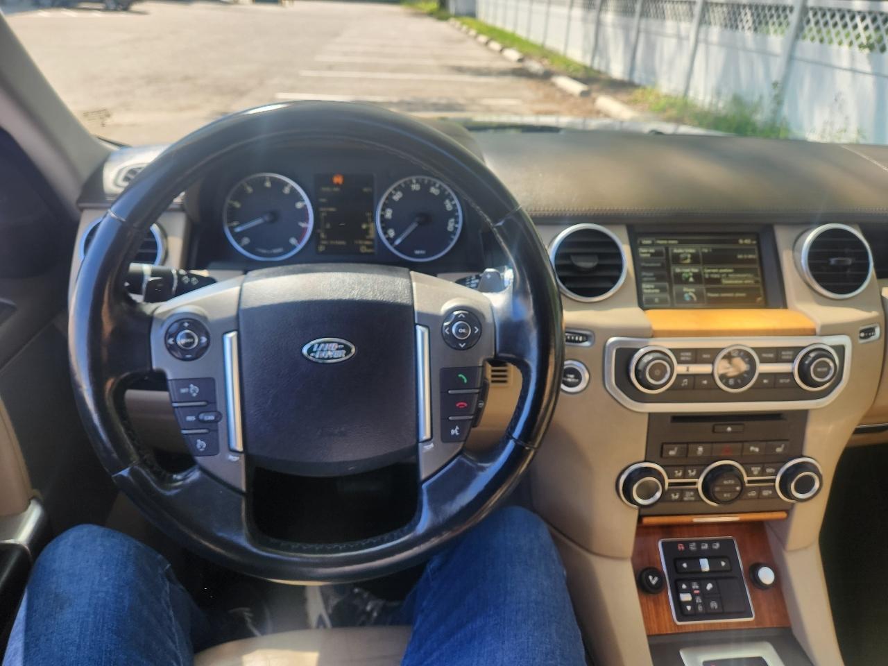 Land Rover LR4 4WD 4dr LUX 2014