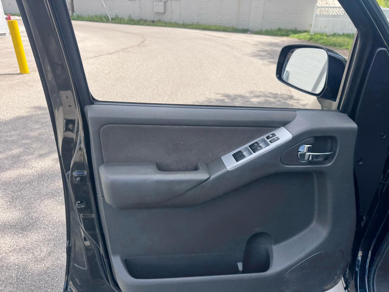 Nissan Pathfinder 4WD 4dr V6 SV 2012