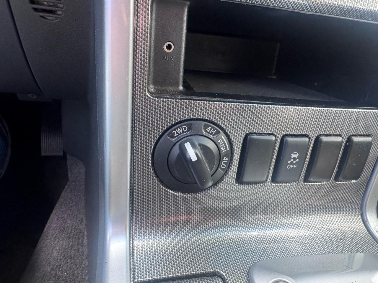 Nissan Pathfinder 4WD 4dr V6 SV 2012